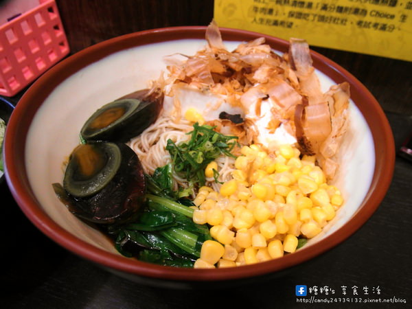 上泓園：〖台中│美食〗上泓園 ❤ 現場川燙生牛肉麵，肉質超級嫩~還有店家獨創混蛋麵!!冬天供應熱麵，夏天供應冷麵，一旁還附上美味的松板豬肉湯唷!!