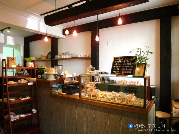 模範貝果 Mofan Bagels：〖台中│美食〗模範貝果 Mofan Bagels ❤ 貝果專賣店，超豐盛早午餐拼盤，有沙拉、優格、烘蛋、地瓜及貝果，還可以+30元換小山吐司唷~