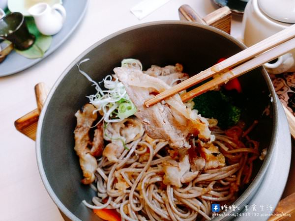 錦小路物語 甜點和菓子屋 日式懷石輕食：〖台中│美食〗錦小路物語 甜點和菓子屋 日式懷石輕食 ❤ 夏日限定煤炭精靈水果刨冰超萌登場!!每日下午兩點後開賣~還有超卡哇伊的私房蕎麥冷麵，清爽又消暑!