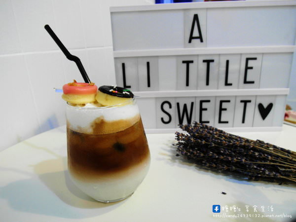 有點甜cafe A Littlesweet：〖台中│美食〗有點甜cafe A Littlesweet ❤ 文清風老宅甜點店，主打生乳酪及戚風蛋糕，飲料跟甜點都好美好美阿~