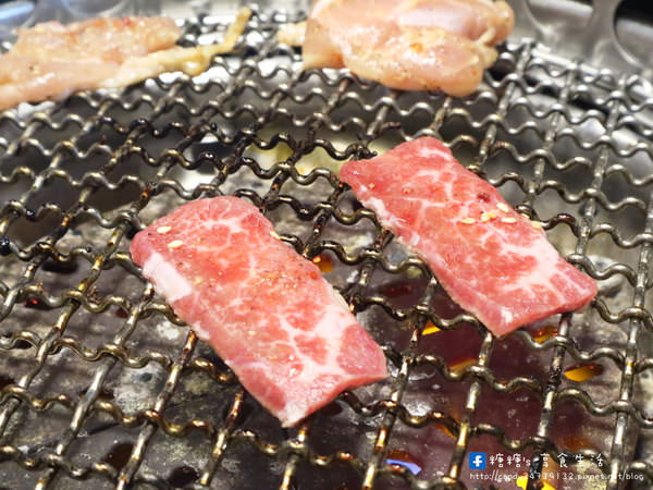 雲火日式燒肉：〖台中│美食〗雲火日式燒肉 ❤ 現在雲火燒肉也吃的到日本頂級黑毛和牛囉!!於12/22前點套餐加購680元即可享原價1980元的頂級和牛唷~