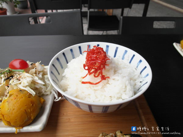 海爺爺食府：〖台中│美食〗海爺爺食府 ❤ 超人氣網購美食海爺爺在台中有店面囉!!除了蔬活泡菜系列外，還多了美味的日式簡餐，餐點豐富，營養又好食!!