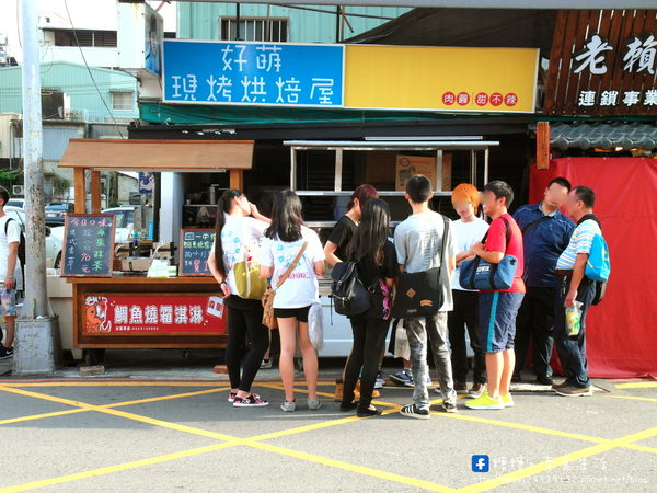 一中街鯛魚燒霜淇淋：〖台中│美食〗一中街鯛魚燒霜淇淋 ❤ 東海超大份量鯛魚燒霜淇淋進軍一中街囉!!一樣有打卡買一送一的活動~等於一隻只要35元!!