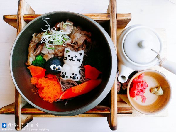 錦小路物語 甜點和菓子屋 日式懷石輕食：〖台中│美食〗錦小路物語 甜點和菓子屋 日式懷石輕食 ❤ 夏日限定煤炭精靈水果刨冰超萌登場!!每日下午兩點後開賣~還有超卡哇伊的私房蕎麥冷麵，清爽又消暑!