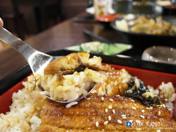 雷穀食堂：〖台中│美食〗雷穀食堂 ❤ 隱身在巷弄中的平價日式料理店~溫馨帶復古風的裝潢，裡頭擺放了老闆私藏古董電話!!激推每日限量，費時又費工的鮮燒鰻魚丼，還有咖哩飯也好好吃!!