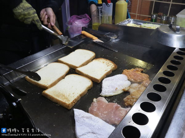 夜貓子鐵板吐司：〖台中│美食〗夜貓子鐵板吐司 ❤ 東海商圈深夜美食推薦~夜貓子鐵板吐司，食材新鮮，用料實在，現點現做!!除了鐵板吐司外，還有鐵板漢堡唷~