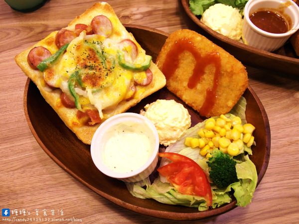 土司森林 Toast & Forest(台中南門店)：〖台中│美食〗土司森林美食之旅 - 南門總店 ❤ 超澎派早、午、晚餐在這裡~超多款異國料理任你挑，大推帕爾馬起司乳酪麵包，這款糖糖好喜歡!!