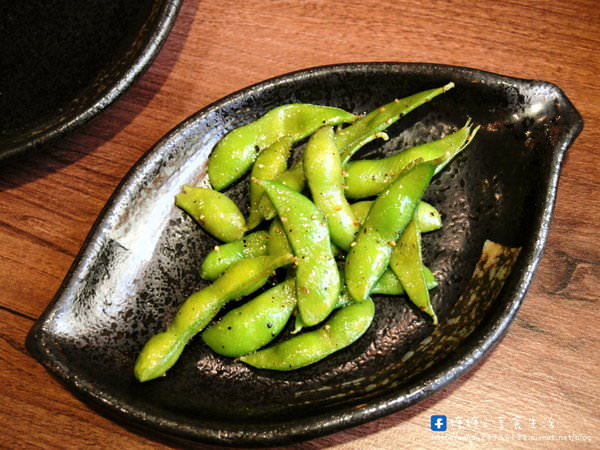 羽笠食事處：〖台中│美食〗羽笠食事處 ❤ 位於精誠路上，CP值頗高的日式丼飯，食材新鮮，用料豐富又實在~店內可刷卡，記得來之前先訂位，避免久等唷!!