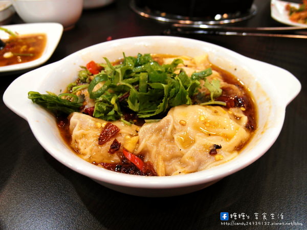 食牛涮涮鍋（台灣溫體牛）：〖台中│美食〗食牛涮涮鍋（台灣溫體牛） ❤ 現涮新鮮溫體牛肉，肉質鮮嫩香甜，大推牛肉貢丸，紮實又會爆漿!!還有多款隱藏版私房小菜唷!!