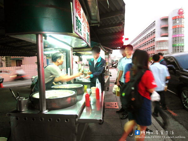 嶺東福州包：〖台中│美食〗嶺東福州包 ❤ 校園超人氣美食!!價格親民，皮脆料香，人見人愛，平凡小吃~~福州包&amp;煎餃!!