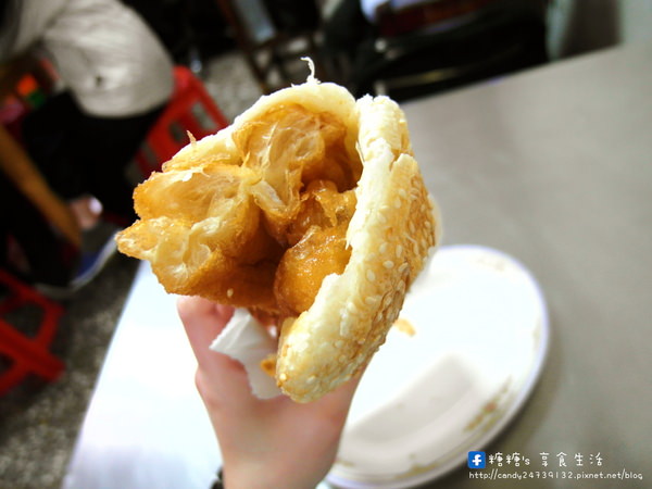 三佳早餐(民權店)：〖台中│美食〗三佳早點(民權店) ❤ 火車站附近超人氣排隊早餐!!推薦他們家的燒餅油條，口感香脆不油膩，讓糖糖吃完又想再來一個!!