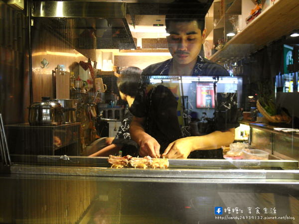 鳥重地雞燒：〖台中│美食〗鳥重地雞燒バーベキュー ❤ 以雞料理為主的串燒店，烤功了得，前置處理超搞剛！每一串都可以吃的到店家的用心，多款獨特串燒，限量供應!!