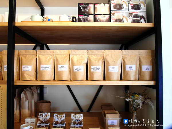 Supple Coffee：〖台中│美食〗Supple Coffee ❤ 隱身在住宅區的清新咖啡館，老闆娘是正妹唷!!空間寬敞舒適，除了單品咖啡外，還有多款甜點~激推芋泥生奶油，需前三天預定!!