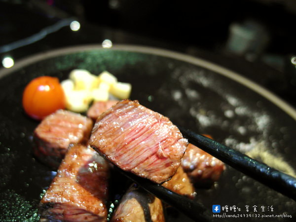 日橡居酒屋：〖台中│美食〗日橡居酒屋 ❤ 竹間精緻鍋物新品牌~很不一樣的日式居酒屋，使用活體海鮮及頂級肉品，結合鐵板燒料理，給你不一樣的味蕾與視覺饗宴!!台中深夜美食、約會聚餐推薦~