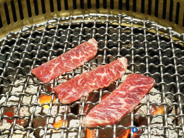 市太郎燒肉市場：〖台中│美食〗市太郎燒肉市場 ❤ 西屯區日式燒肉推薦，近秋紅谷生態公園～全新菜單新亮相，除了日式燒肉外，還推出CP值破表的商業午餐，只要198元起，還有專人為您燒烤唷!!