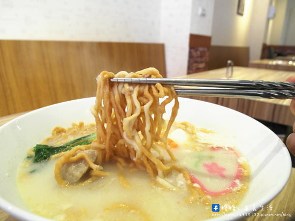 蕃茄村早午餐(華美中港店)：〖台中│美食〗蕃茄村早午餐 - 華美中港店 ❤ 蕃茄村全新三代時尚店，美美的用餐環境，彷彿置身頂級咖啡店~台中早午餐推薦，還有鍋燒意麵新上市!(文末有優惠唷)