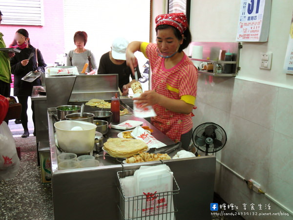 三佳早餐(民權店)：〖台中│美食〗三佳早點(民權店) ❤ 火車站附近超人氣排隊早餐!!推薦他們家的燒餅油條，口感香脆不油膩，讓糖糖吃完又想再來一個!!