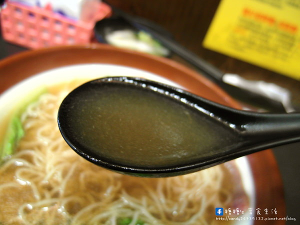 上泓園：〖台中│美食〗上泓園 ❤ 現場川燙生牛肉麵，肉質超級嫩~還有店家獨創混蛋麵!!冬天供應熱麵，夏天供應冷麵，一旁還附上美味的松板豬肉湯唷!!