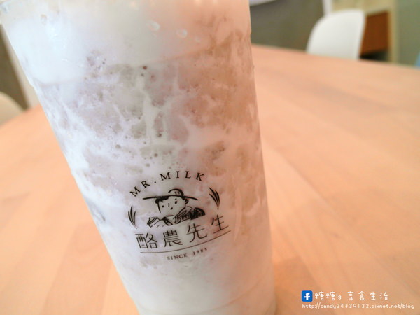 Mr. Milk 酪農先生：〖台中│美食〗Mr. Milk 酪農先生 ❤ 台南禾香牧場新鮮直送，手作奶酪／優格／生乳三明治專賣店~近中國醫藥大學，大推好纖芋頭鮮奶飲!!