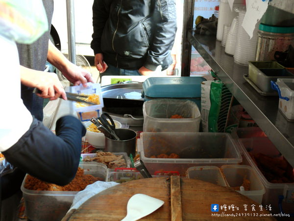 日出飯糰廣東粥：〖台中│美食〗日出廣東粥飯糰 ❤ 北屯人氣中式早餐!!飯糰大顆，米粒超Q，內餡又多~還有好吃的廣東粥，加了肉鬆超加分!!