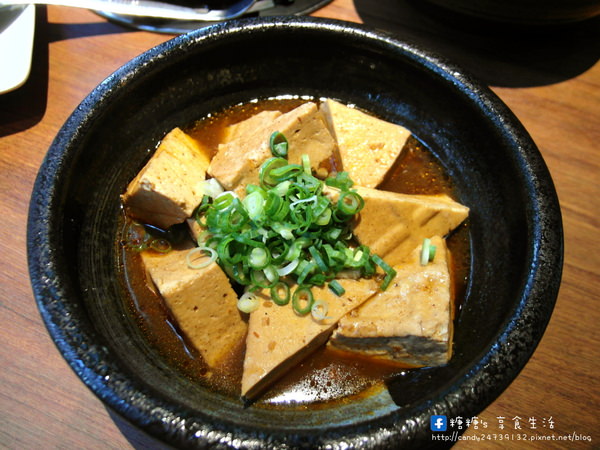 輕井澤鍋物(文心南二店)：〖台中│美食〗輕井澤鍋物 ❤ 文心南二店新開幕!!裝潢更氣派，服務超讚!!湯頭多了四川麻辣，喜歡吃辣的朋友可以來嚐鮮~現在慶開幕滿500元還有送滷鴨血券唷!!