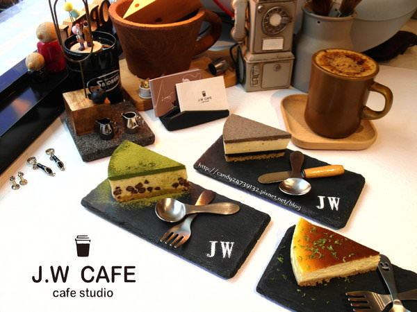 〖台中│美食〗J.W. Cafe ❤ 咖啡甜點出自於科技工程師之手，以外帶式為主，店裡也有小小的內用區~咖啡拉花好美好美，激推乳酪蛋糕系列!!