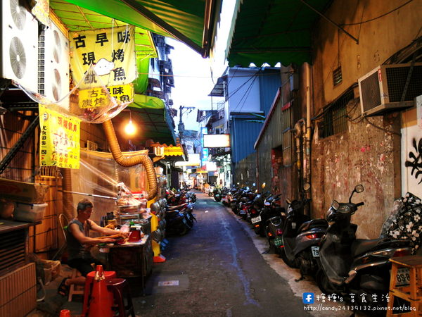 林記古早味現烤魷魚：〖台中│美食〗林記古早味現烤魷魚 ❤ 逢甲夜市隱藏版巷弄美食!!讓人一吃就上癮的古早味現烤魷魚，當零嘴配電視超適合!!