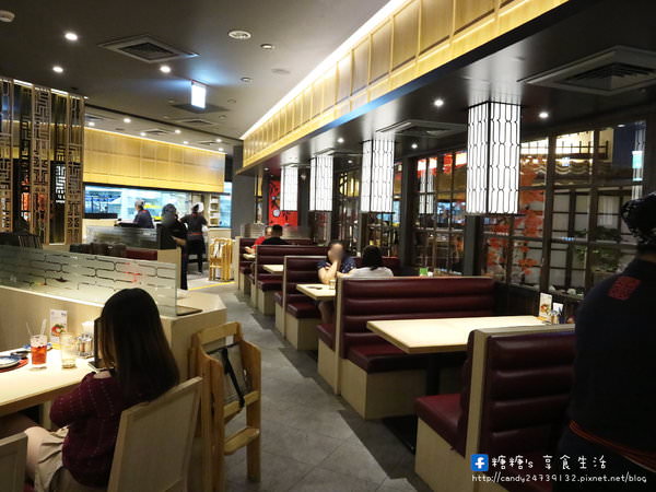 山頭火拉麵(台中大遠百店)：〖台中│美食〗山頭火拉麵-台中大遠百店 ❤ 位於台中大遠百11樓美食街，來自日本北海道旭川有名拉麵店~湯頭濃郁，激推特選豬頰肉，肉質細緻軟嫩，令人欲罷不能!!