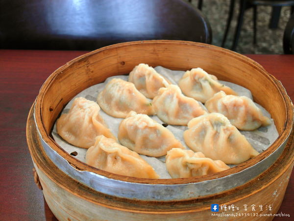 蒸餃子：〖台中│美食〗蒸餃子 ❤ 南屯東興路小吃推薦，現蒸餃子，外皮肉餡均手工製作，還有炒飯、燴飯、炒麵、乾拌麵、海鮮麵等眾多美味料理任君挑選~