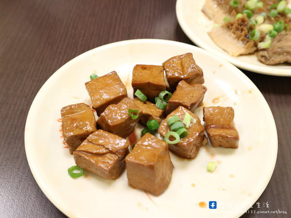 可口牛肉麵：〖台中│美食〗可口牛肉麵 ❤ 許多老饕們強力推薦的可口牛肉麵!!綜合牛肉麵料好多，除了半筋半肉外還有牛肚，湯頭可是採用牛肉下去熬煮的唷~