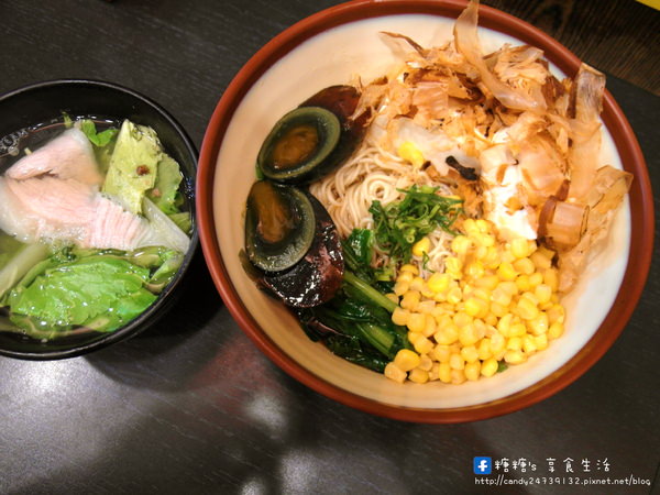 上泓園：〖台中│美食〗上泓園 ❤ 現場川燙生牛肉麵，肉質超級嫩~還有店家獨創混蛋麵!!冬天供應熱麵，夏天供應冷麵，一旁還附上美味的松板豬肉湯唷!!