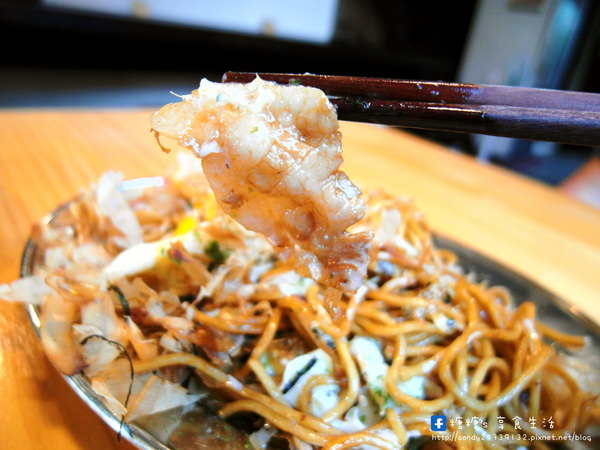 次男：〖台中│美食〗次男 日食料理製作所 ❤ 老宅改造，日式鐵板燒麵、燒餃子專門店~激推原味牛肉燒餃，汁多鮮美，咬下去會大大爆湯!!