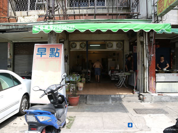 精武路燒餅油條：〖台中│美食〗精武路燒餅油條 ❤ 銅板美食大推薦!!台中在地人激推的平價早餐，手工燒餅油條現點現做，裡頭還加了滿滿蔥花~想吃得趁早來，晚一步就吃不到啦!!