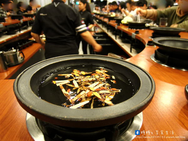 萬客什鍋 石頭火鍋專賣(青海店)：〖台中│美食〗萬客什鍋 石頭火鍋專賣 ❤ 台中超人氣深夜美食，不管春夏秋冬人潮幾乎天天爆滿的石頭火鍋!!激推燒酒雞及手作花枝漿~