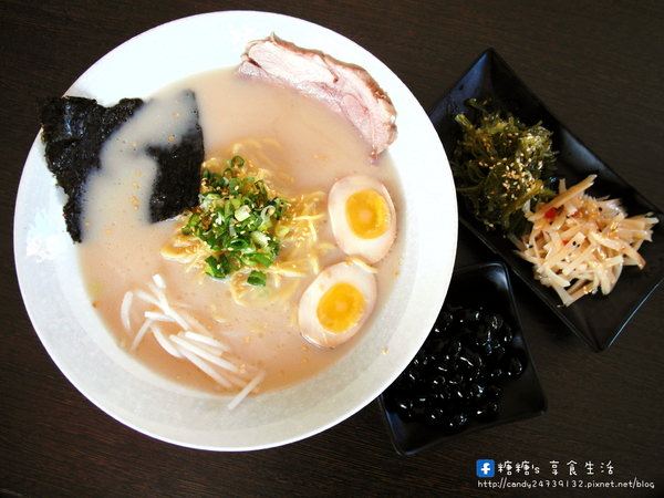 黒の屋 驖人拉麵本舖：〖台中│美食〗黒の屋 驖人拉麵本舖 ❤ 口碑相傳，老饕真心推薦~湯頭美味，用料實在，每一口都吃的到店家的用心!!除了美味拉麵外，還有香醇咖啡唷~