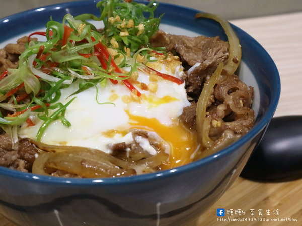 TAKU 牛丼專賣店：〖台中│美食〗TAKU 牛丼專賣店 ❤ 深夜美食推薦!!晚上九點鐘於小戶商行騎樓處準時開飯~好吃用料又實在的雪花牛丼，每日限量，想吃請趁早阿!!