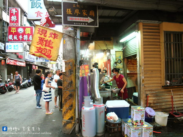 現炸雞翅：〖台中│美食〗西安街現炸雞翅 ❤ 逢甲巷弄排隊美食，現炸雞翅香噴噴出爐，外皮香脆，肉質軟嫩多汁，雞腿、雞翅、雞塊都不錯!!