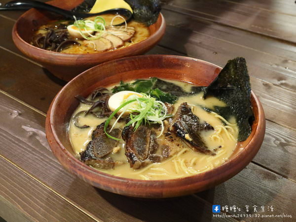 頑者炙り焼ラーメン(大里二番町)：〖台中│美食〗頑者炙燒拉麵 大里二番町 ❤ 大里深夜拉麵，於晚上六點開始開賣至凌晨一點，每日限量供應，＂頑＂售為止!!湯頭濃郁，還有現場炙燒豚肋排唷~