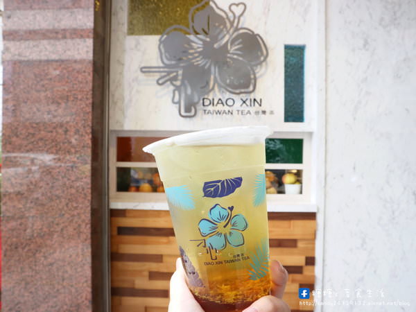 刁心 Diao Xin tea：〖台中│美食〗刁心 Diao Xin tea ❤ 精誠路新開的飲料店，裝潢走夏威夷熱情風格，主打手工圓片水果茶，還有料爆多的惡魔鮮奶茶!!