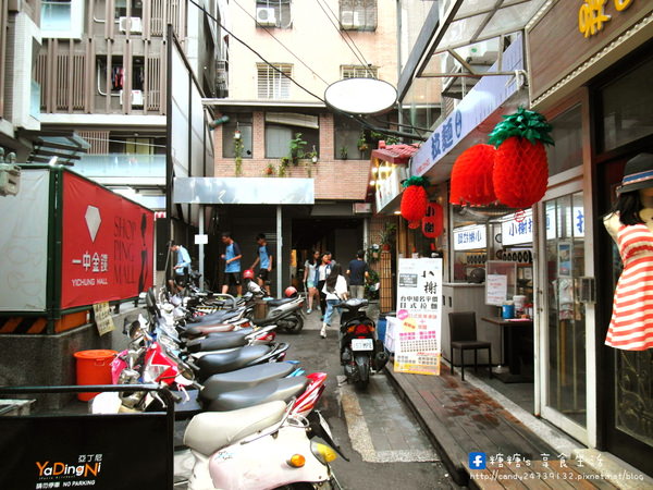 求求辣年糕：〖台中│美食〗求求辣年糕 ❤ 一中商圈超夯韓國料理，每天人潮都大爆滿!!現在都是現場排隊候位沒有電話預約囉~想吃要趁早!!