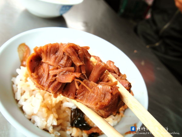 阿彬爌肉飯：〖台中│美食〗阿彬爌肉飯 ❤ 第五市場內美食~食尚玩家一報而紅，從一大清晨就開始營業到中午後，老饕們來必吃!!糖糖個人覺得口味偏重鹹~