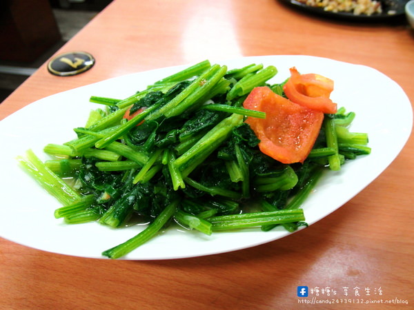 陸軍小館：〖台中│美食〗陸軍小館 ❤ 眷村風味小館，鄰近科博館植物園旁，份量超多，建議揪團來吃，三人以上比較划算!!