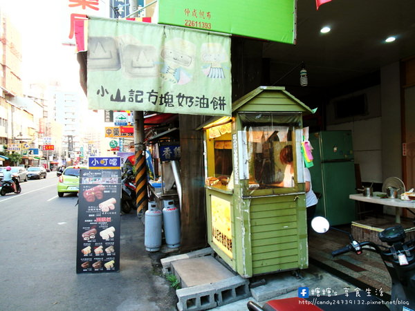 小山記方塊奶油餅：〖台中│美食〗小山記方塊奶油餅 ❤ 不一樣的紅豆餅!!超可愛方形燒，份量十足，口感超紮實，除了奶油、紅豆口味外，還有爆漿巧克力、抹茶紅豆及鹹口味唷!!