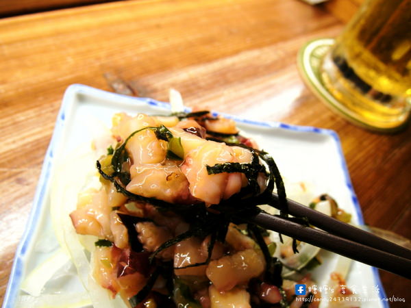 鳥重地雞燒：〖台中│美食〗鳥重地雞燒バーベキュー ❤ 以雞料理為主的串燒店，烤功了得，前置處理超搞剛！每一串都可以吃的到店家的用心，多款獨特串燒，限量供應!!