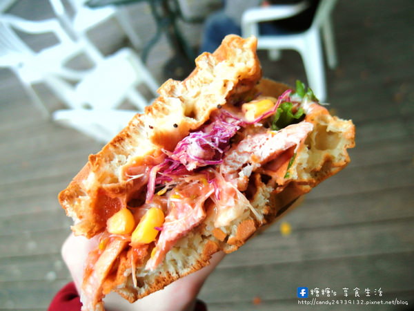 卡洛蒂鬆餅：〖台中│美食〗卡洛蒂鬆餅屋 ❤ 嶺東校園美食再一發!!令人欲罷不能的美味鬆餅~大力推薦鹹口味，外皮酥脆，料多味美，好吃指數大破錶!!