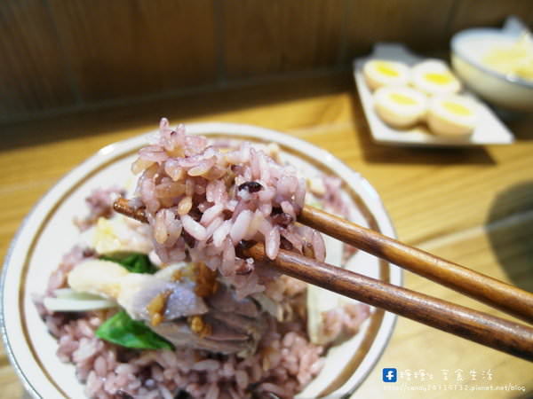 東沐。食在：〖台中│美食〗東沐。食在 ❤ 台中超有質感的文青小吃店!!鴨肉紫米飯好銷魂，讓人一試成主顧的美味，數量有限，想吃請趁早!還有餛飩麵食哦~