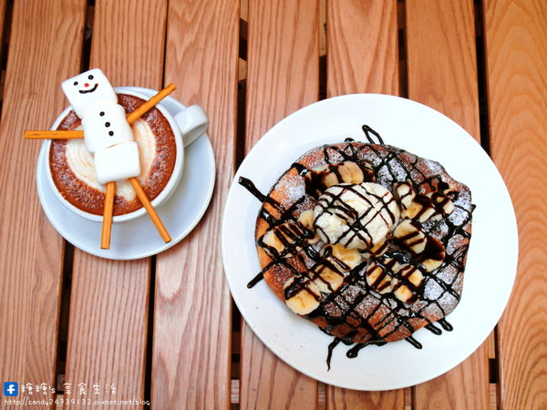 Coffee&People：〖台中│美食〗Coffee&amp;People ❤ 聖誕限定~超療癒雪人幸福登場!!現在只要點熱咖啡系列就有唷~搭配荷蘭寶貝，幸福更加倍~