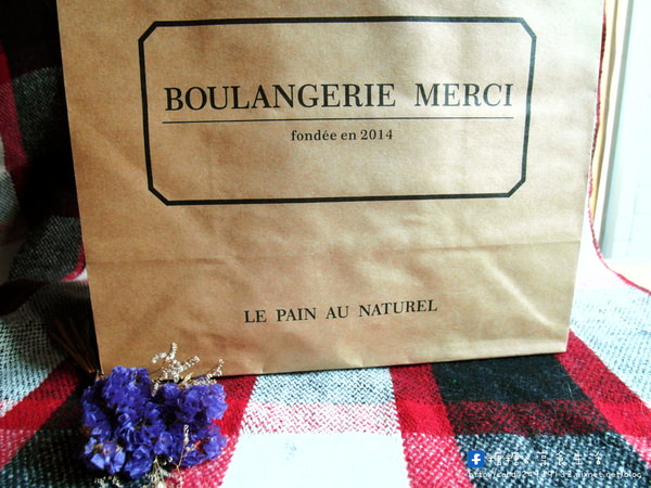 Boulangerie Merci - 梅西手作麵包：〖台中│美食〗Boulangerie Merci - 梅西手作麵包 ❤ 歐式手作麵包~~耶誕小樹、耶誕老人、聖尼古拉小人聖誕限定款新發售~只到12月底唷!!