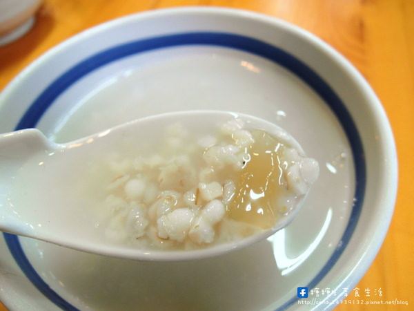 三圓古早味綠豆湯(黎明店)：〖台中│美食〗三圓古早味綠豆湯 ❤ 古早味甜湯，堅持每天新鮮現煮，不放隔夜賣!!綠豆湯消暑退火，紅豆湯養顏美容，薏仁湯美白滋潤!!