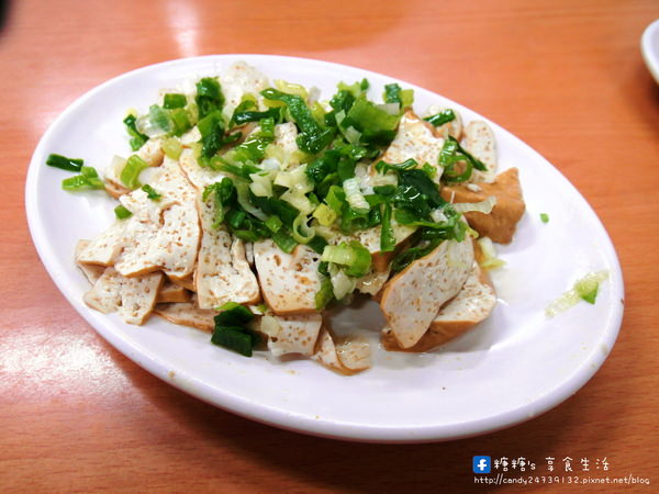 陸軍小館：〖台中│美食〗陸軍小館 ❤ 眷村風味小館，鄰近科博館植物園旁，份量超多，建議揪團來吃，三人以上比較划算!!